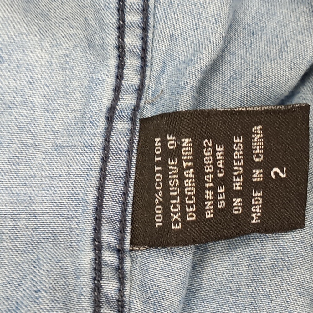 Torrid medium wash denim button-up shirt - Picture 9 of 14